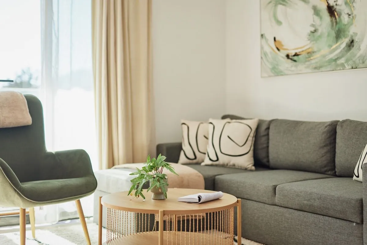 Izdavanje, dvosoban stan, 70m², Tivat, Crna Gora