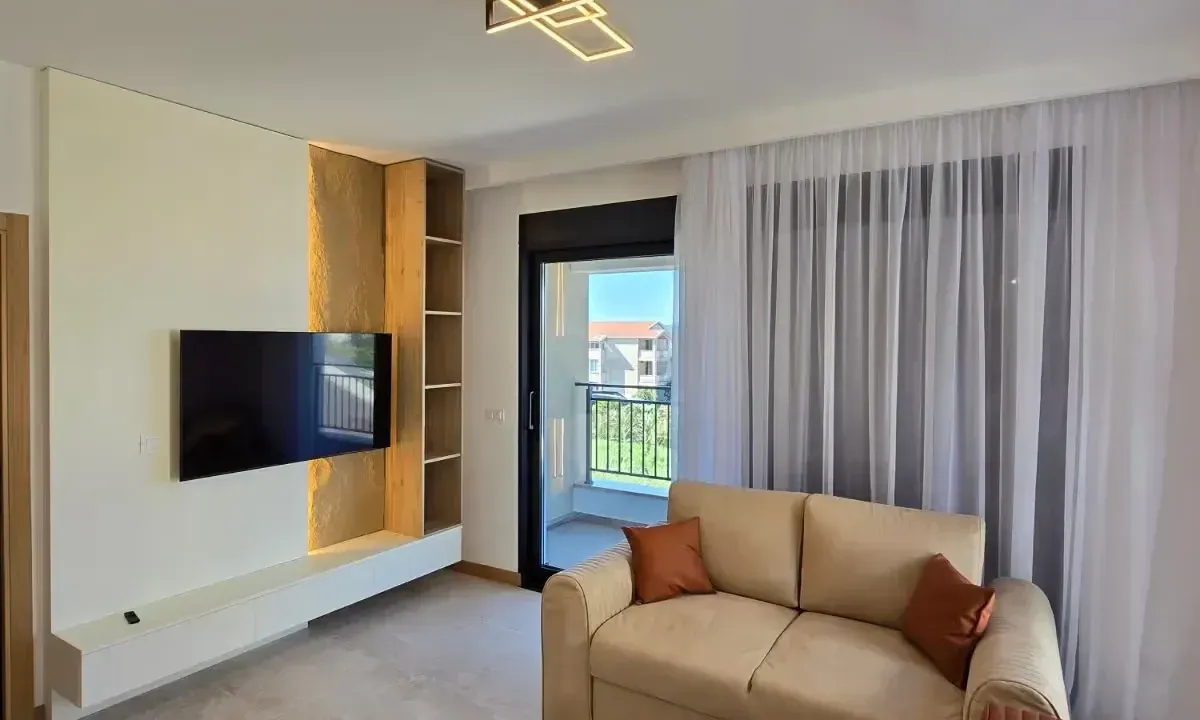 Izdavanje, stan, 50m², Tivat, Crna Gora