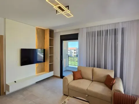 Izdavanje, stan, 50m², Tivat, Crna Gora - image 1