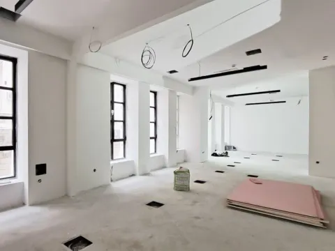 Izdavanje, poslovni prostor, 270m², Stari grad, Novi Sad - image 11