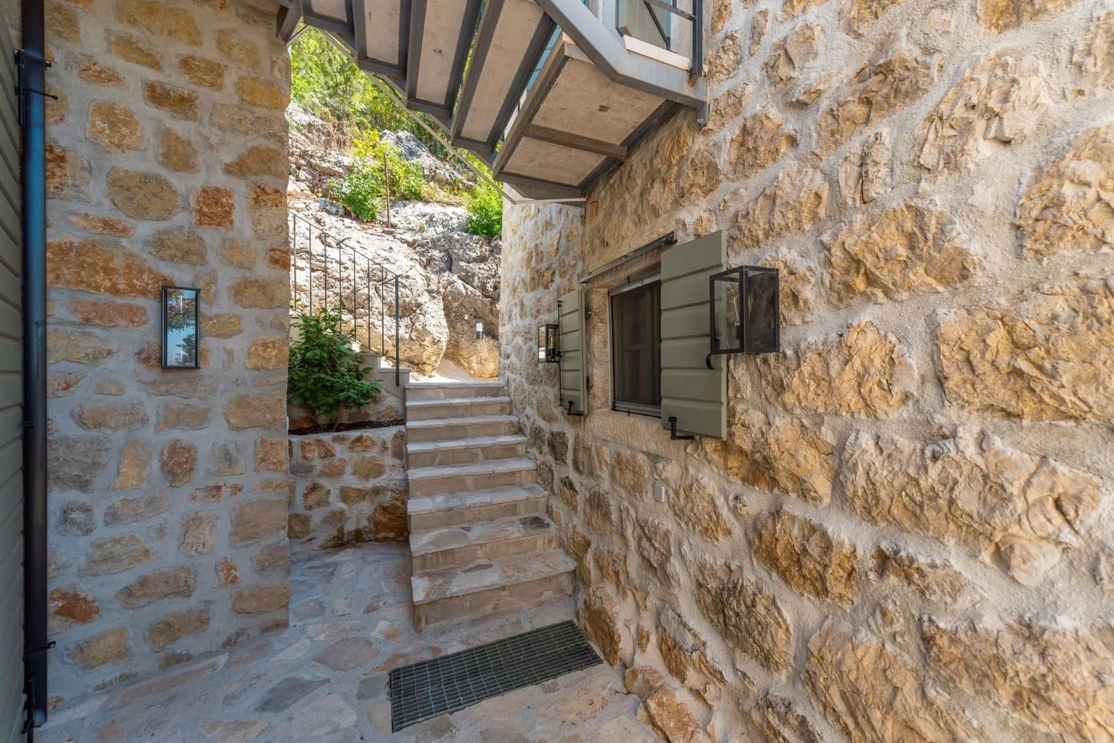 Prodaja, četvorosoban stan, 2000m², Trebešin, Herceg Novi