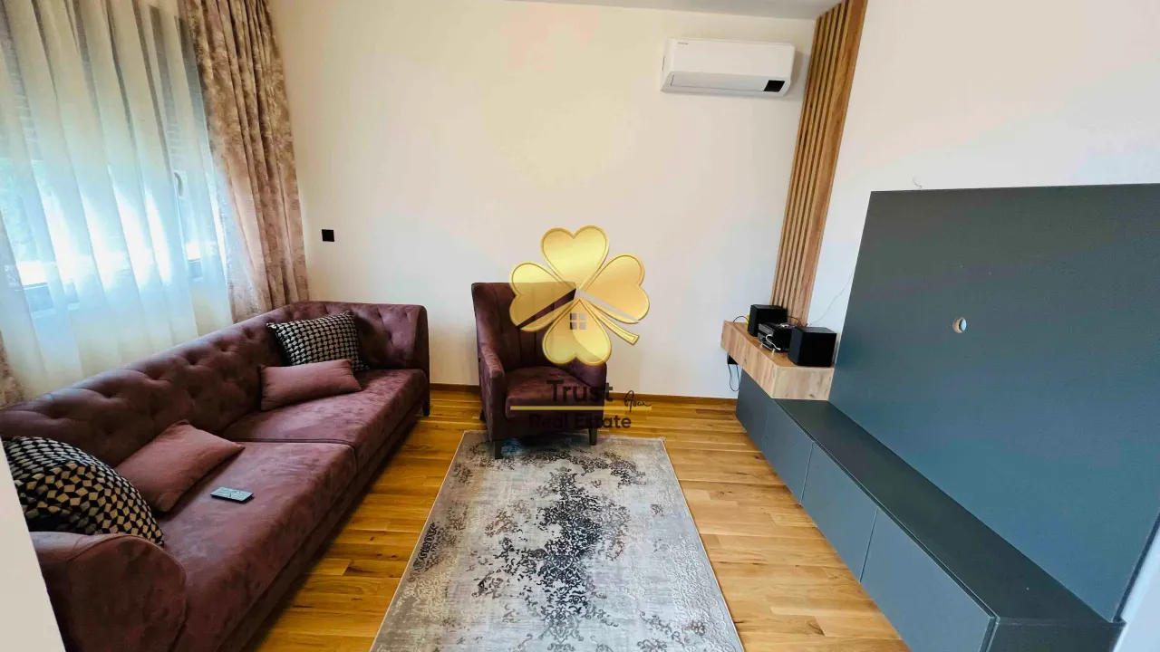 Izdavanje, dvosoban stan, 75m², Gorica C, Podgorica