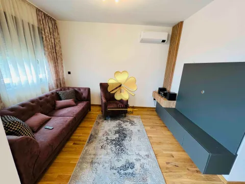 Izdavanje, dvosoban stan, 75m², Gorica C, Podgorica