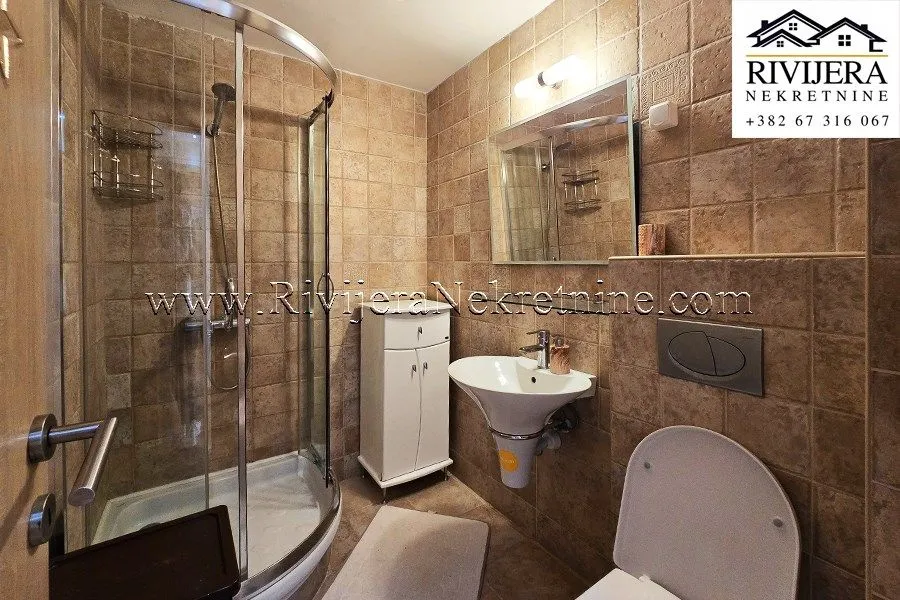 Prodaja, dvosoban stan, 75m², Dobrota, Kotor