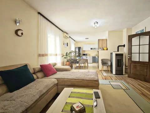 Izdavanje, trosoban stan, 90m², Donja Gorica, Podgorica - image 2