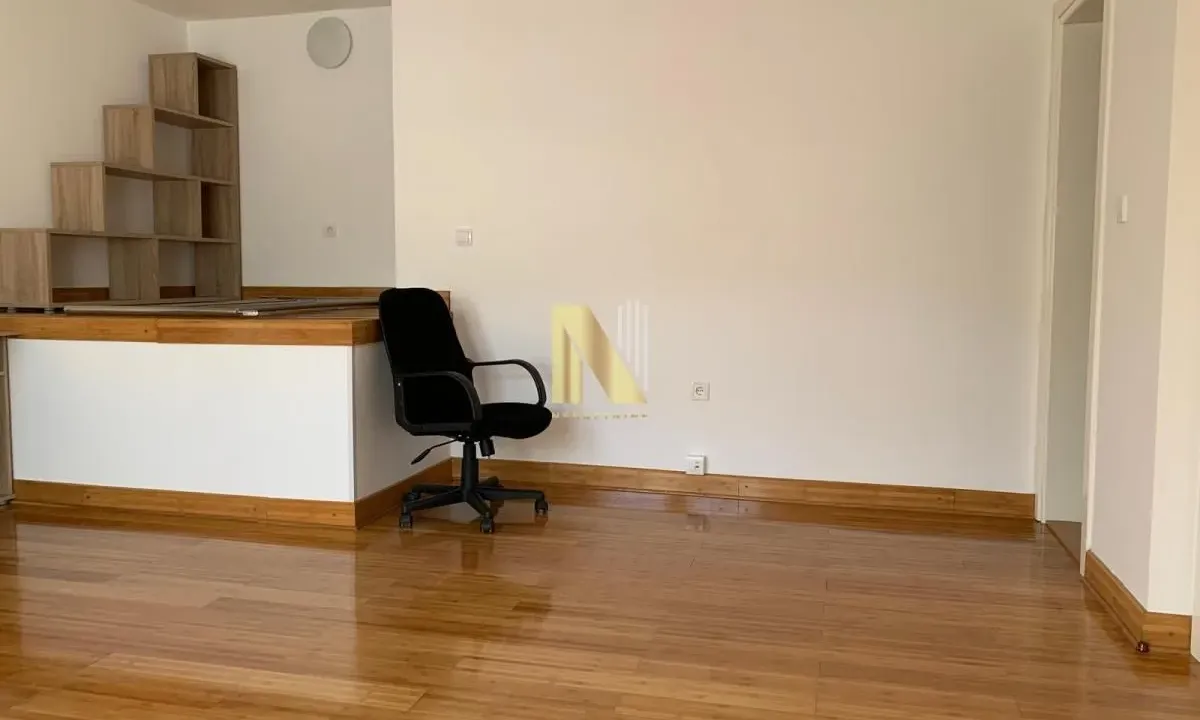 Izdavanje, poslovni prostor, 86m², Grbavica, Novi Sad Sve Podlokacije