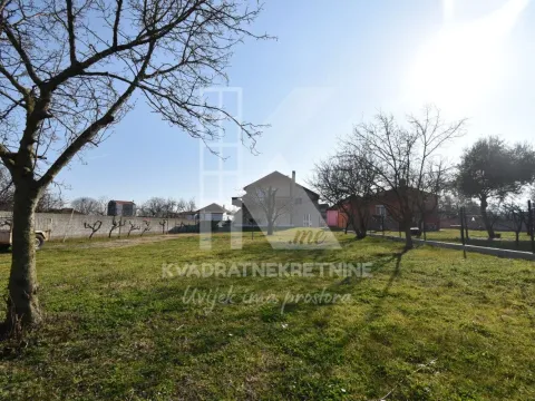 Izdavanje, kuća, 500m², Tološi, Podgorica - image 33