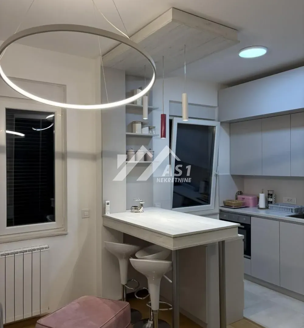 Izdavanje, jednosoban stan, 47m², Socijalno, Novi Sad Sve Podlokacije