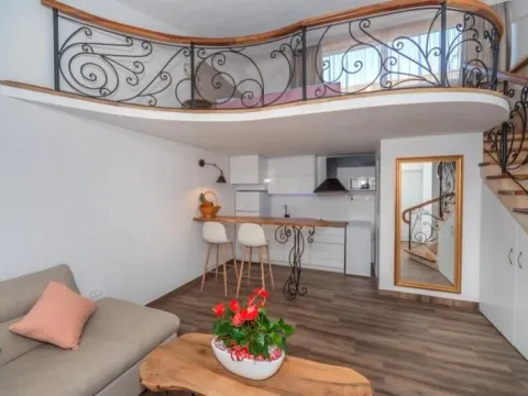 Izdavanje, jednosoban stan, 36m², Budva, Crna Gora