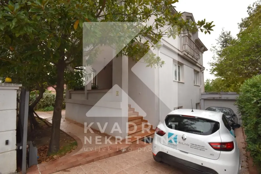 Izdavanje, kuća, 300m², Ibričevina, Podgorica