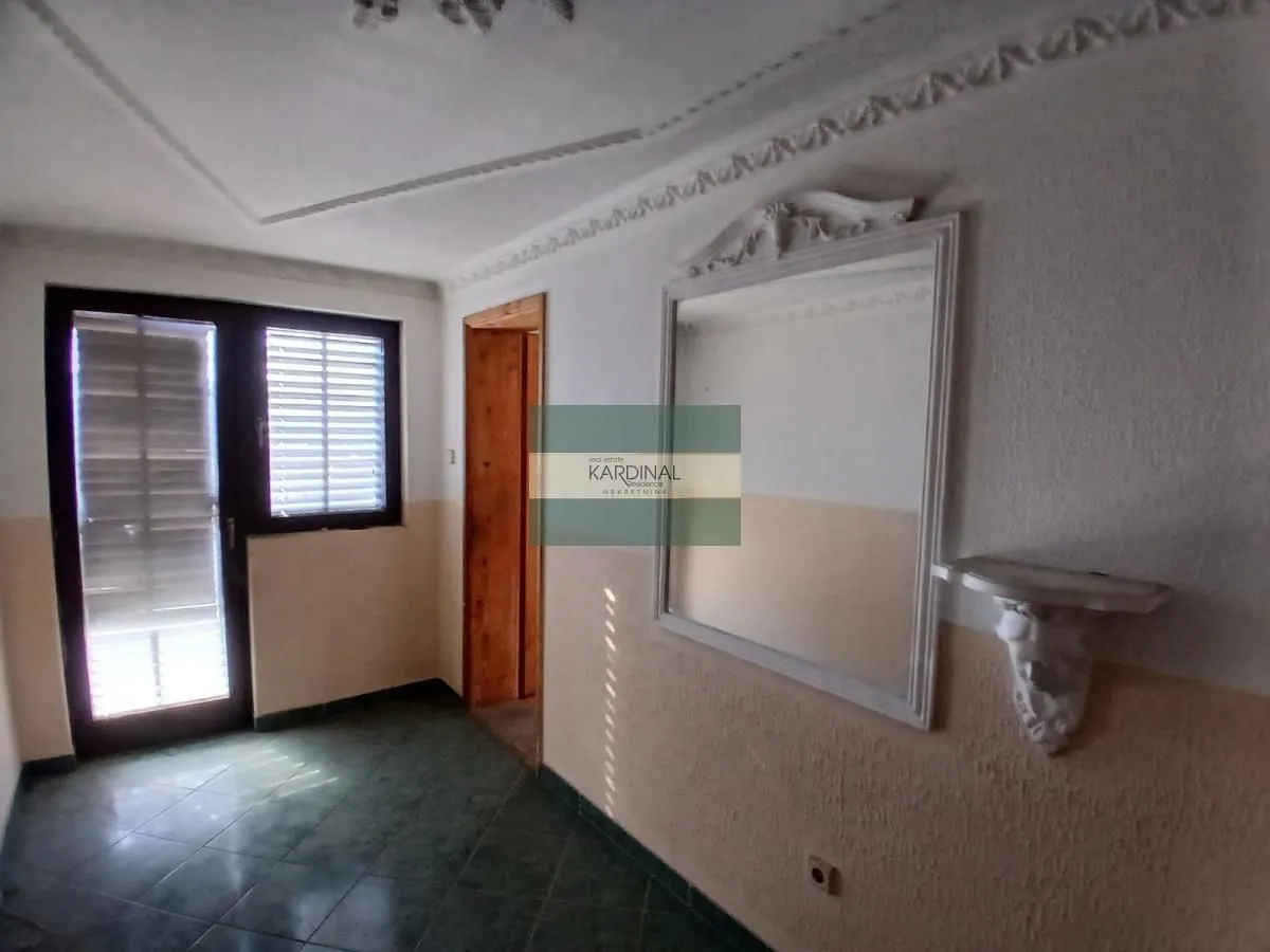 Sale, house, 536m², XI Kongres, Paraćin
