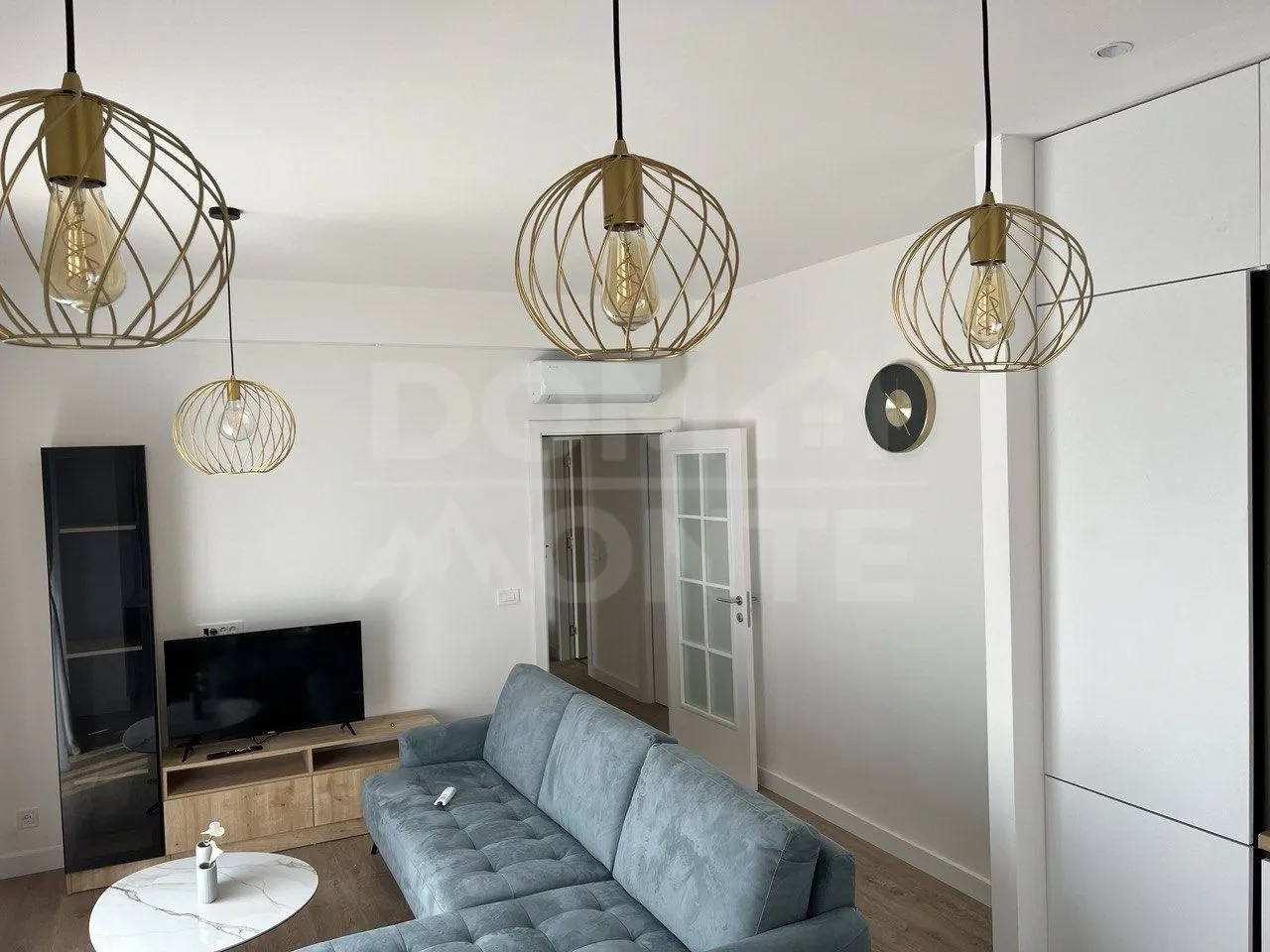 Izdavanje, dvosoban stan, 70m², Tivat, Crna Gora