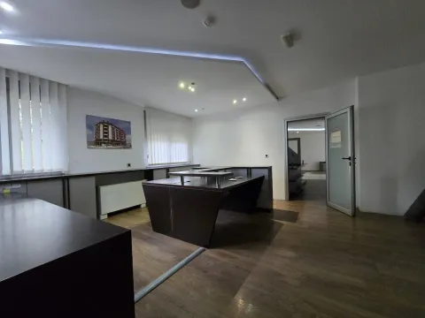 Prodaja, poslovni prostor, 192m², Centar, Podgorica - image 14