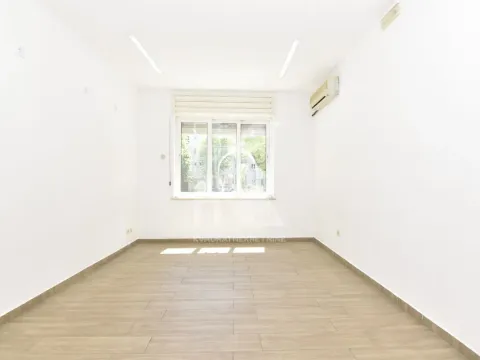 Rent, office space, 42m², Centar, Podgorica - image 1