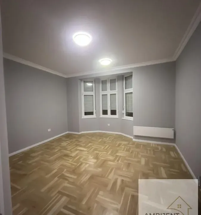 Izdavanje, trosoban stan, 70m², Savski Venac, Beograd