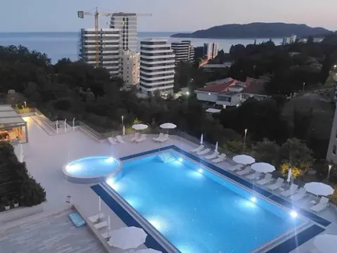 Sale, two bedroom apartment, 71m², Bečići, Budva - image 2