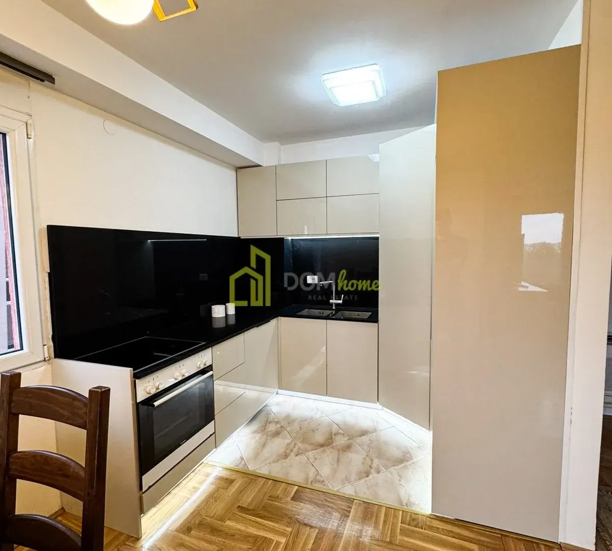 Izdavanje, trosoban stan, 92m², Krivi Most, Podgorica