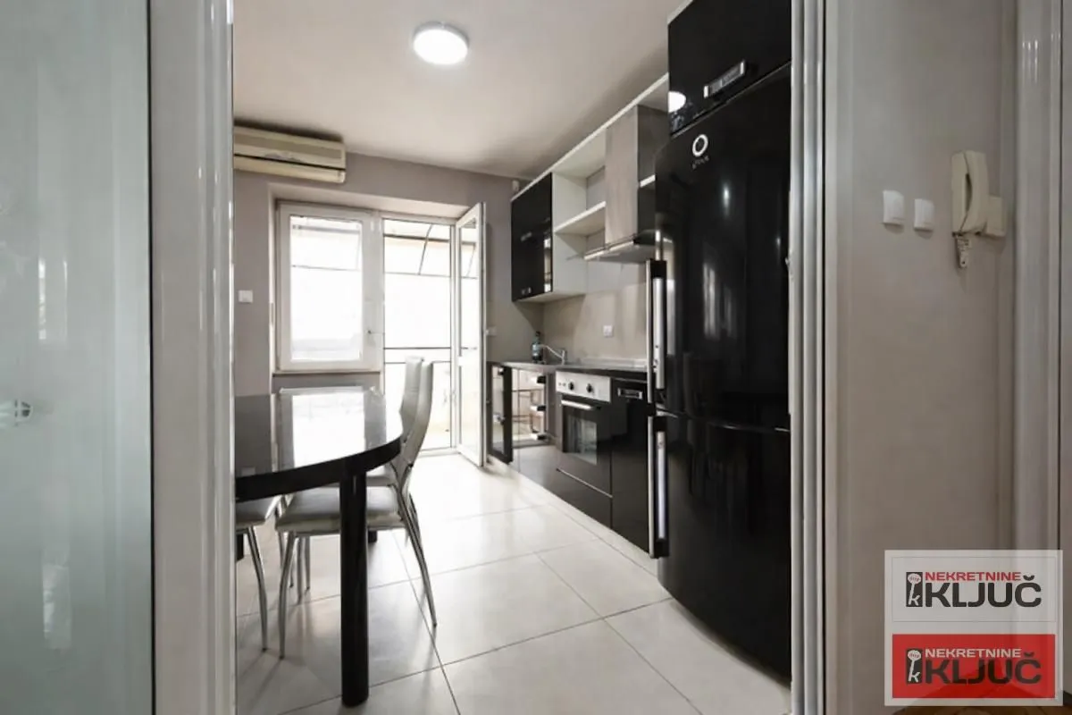 Prodaja, trosoban stan, 78m², Centar, Novi Sad