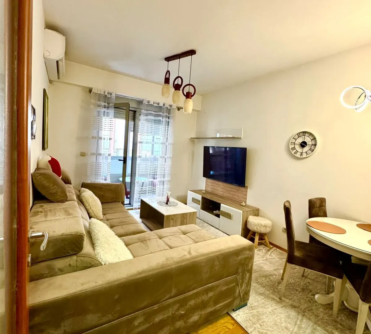 Izdavanje, dvosoban stan, 60m², Krivi Most, Podgorica