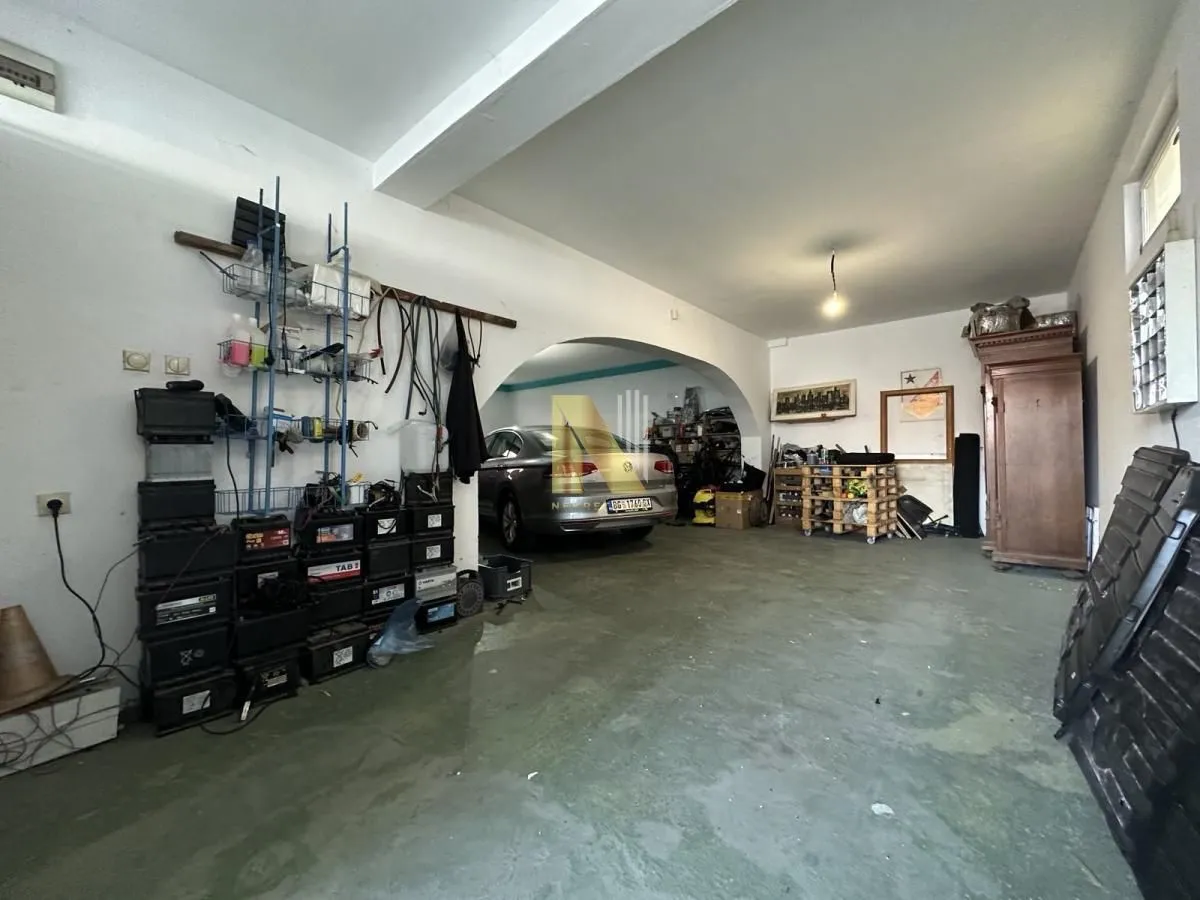 Prodaja, kuća, 298m², Klisa, Novi Sad Sve Podlokacije