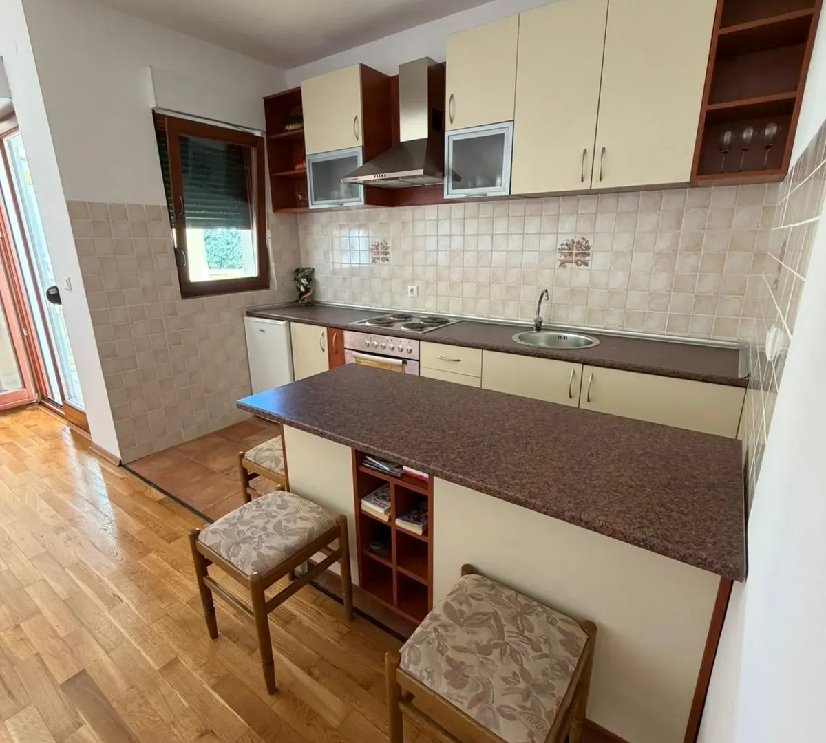 Sale, one bedroom apartment, 48m², Petrovac, Budva