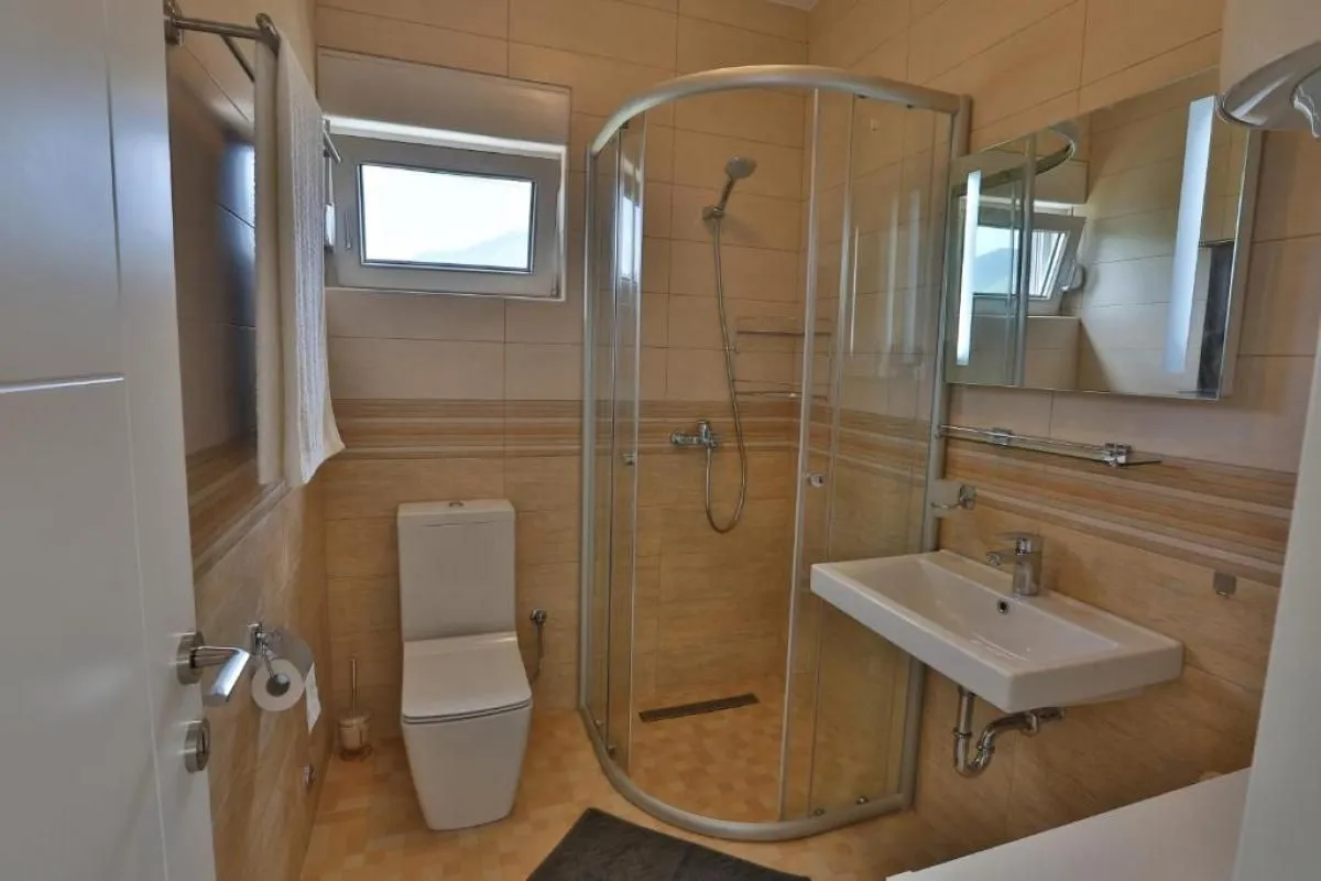 Prodaja, kuća, 469m², Đuraševići, Tivat