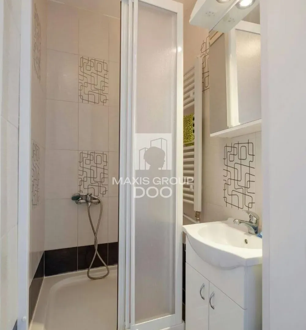 Izdavanje, jednosoban stan, 40m², Savski Venac, Beograd