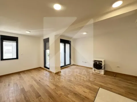Rent, office space, 40m², Tološka šuma, Podgorica - image 2