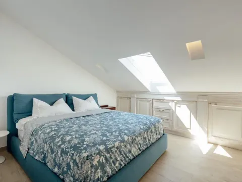 Izdavanje, trosoban stan, 200m², Herceg Novi, Crna Gora - image 10