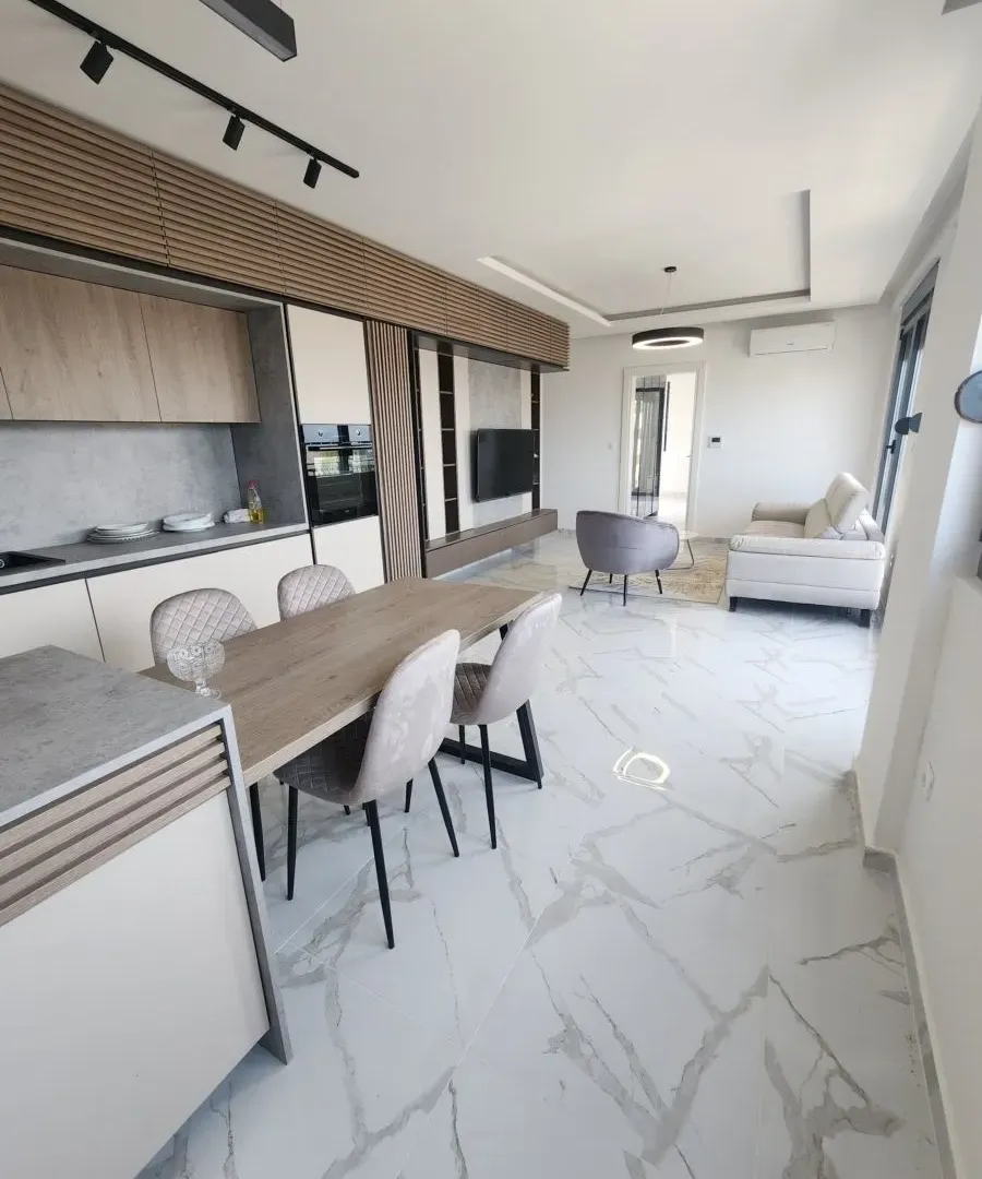 Izdavanje, jednosoban stan, 70m², Centar, Tivat