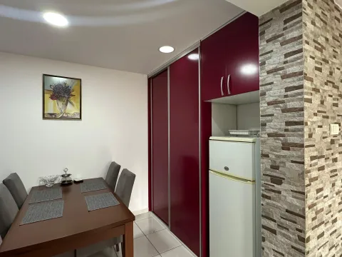 Izdavanje, trosoban stan, 70m², Dumidran, Tivat - image 6