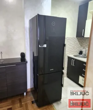 Izdavanje, četvorosoban stan, 102m², Bulevar patrijarha Pavla, Novi Sad Sve Podlokacije - image 6
