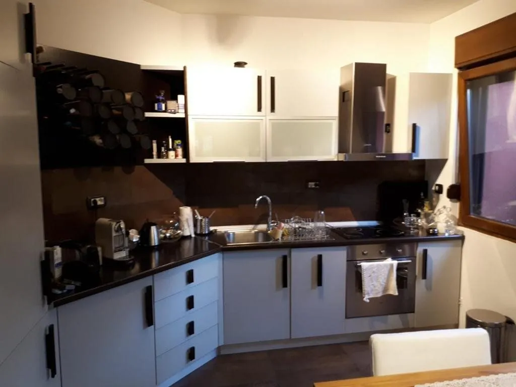 Izdavanje, trosoban stan, 190m², Preko Morače, Podgorica