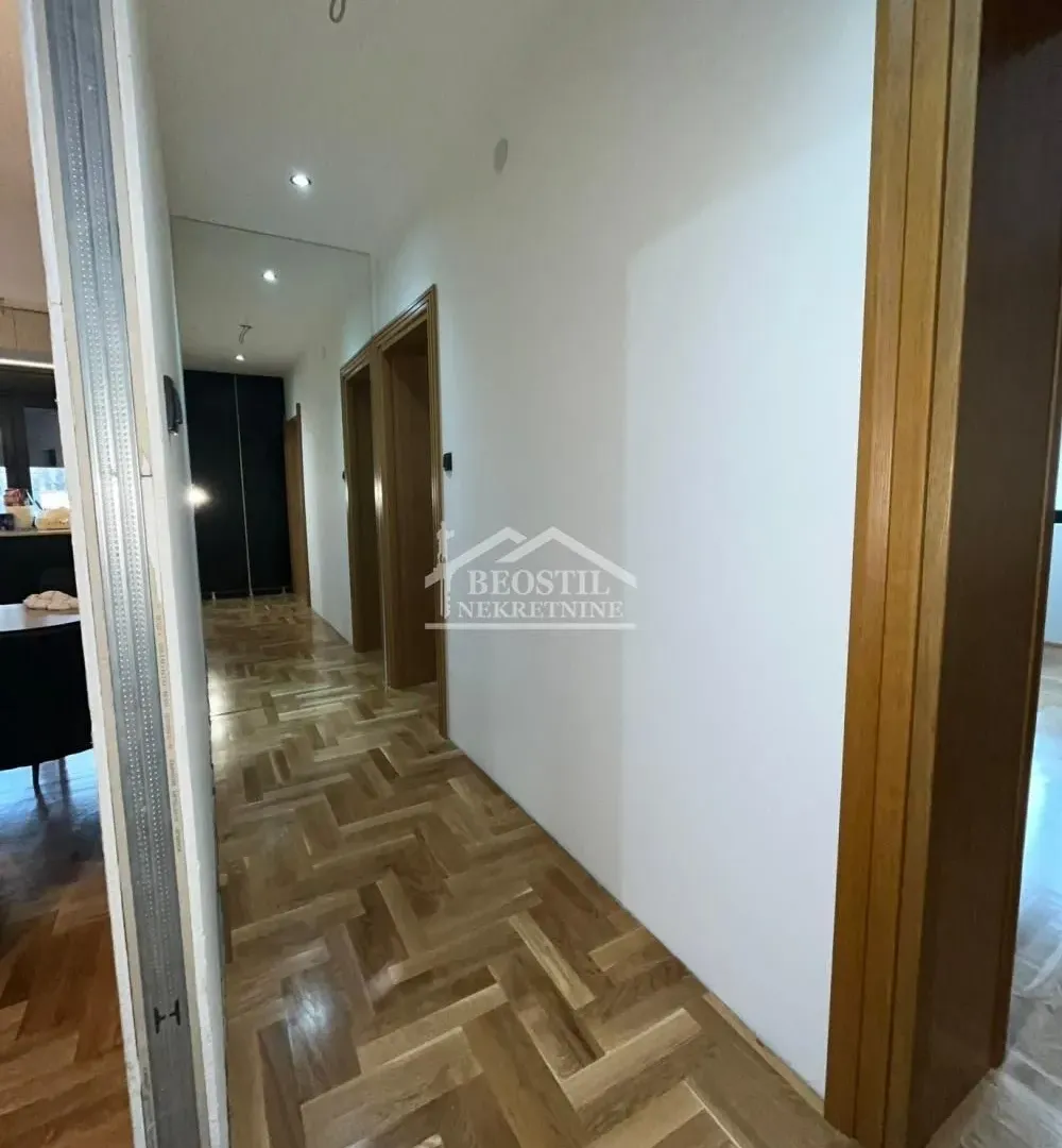 Prodaja, četvorosoban stan, 130m², Centar, Smederevo