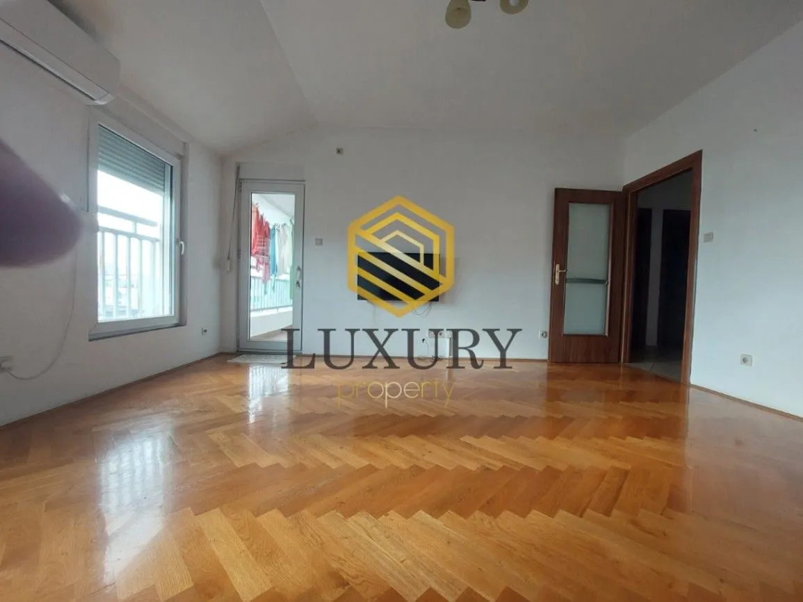 Prodaja, trosoban stan, 80m², Blok 9, Podgorica