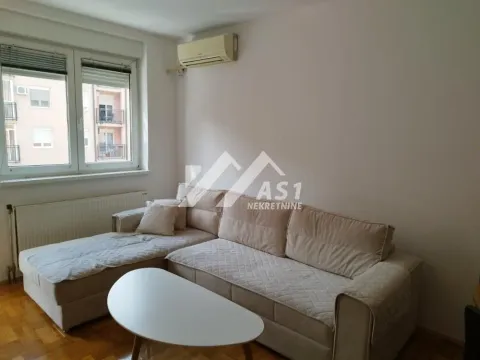 Stan in Adamovićevo Naselje