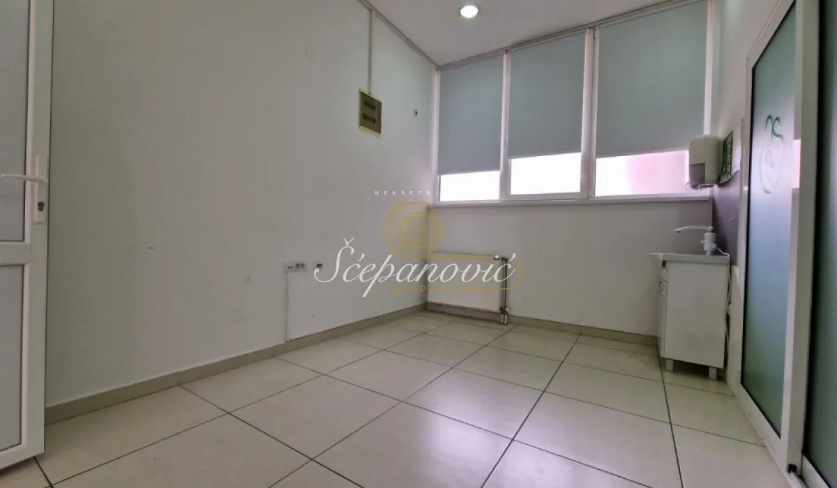 Sale, office space, 155m², Podbara, Novi Sad Sve Podlokacije