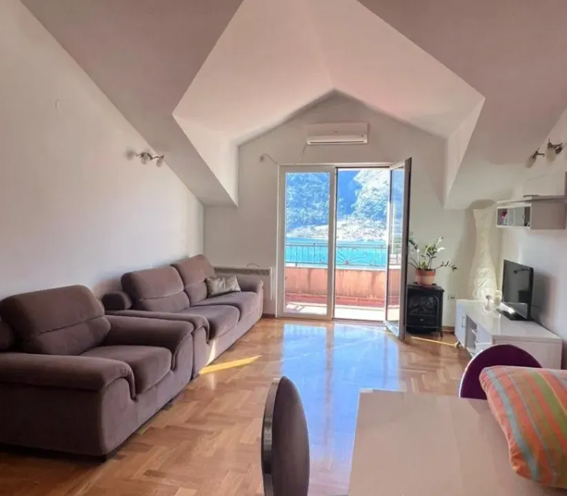 Prodaja, dvosoban stan, 62m², Dobrota, Kotor