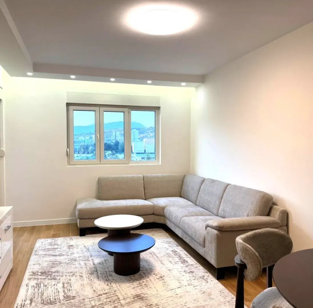 Izdavanje, dvosoban stan, 72m², Central Point, Podgorica