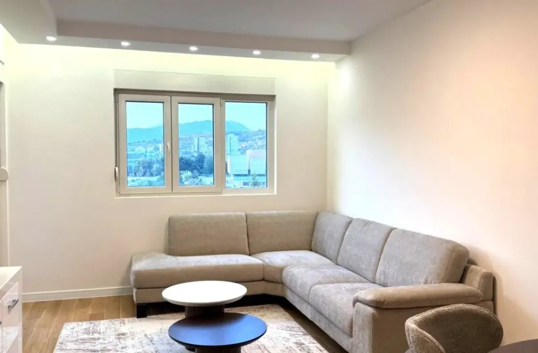 Izdavanje, dvosoban stan, 72m², Central Point, Podgorica