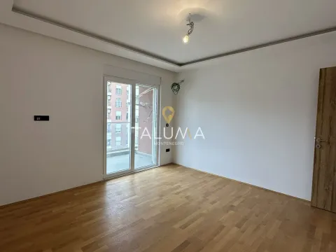 Prodaja, trosoban stan, 118m², Stari Aerodrom, Podgorica - image 8