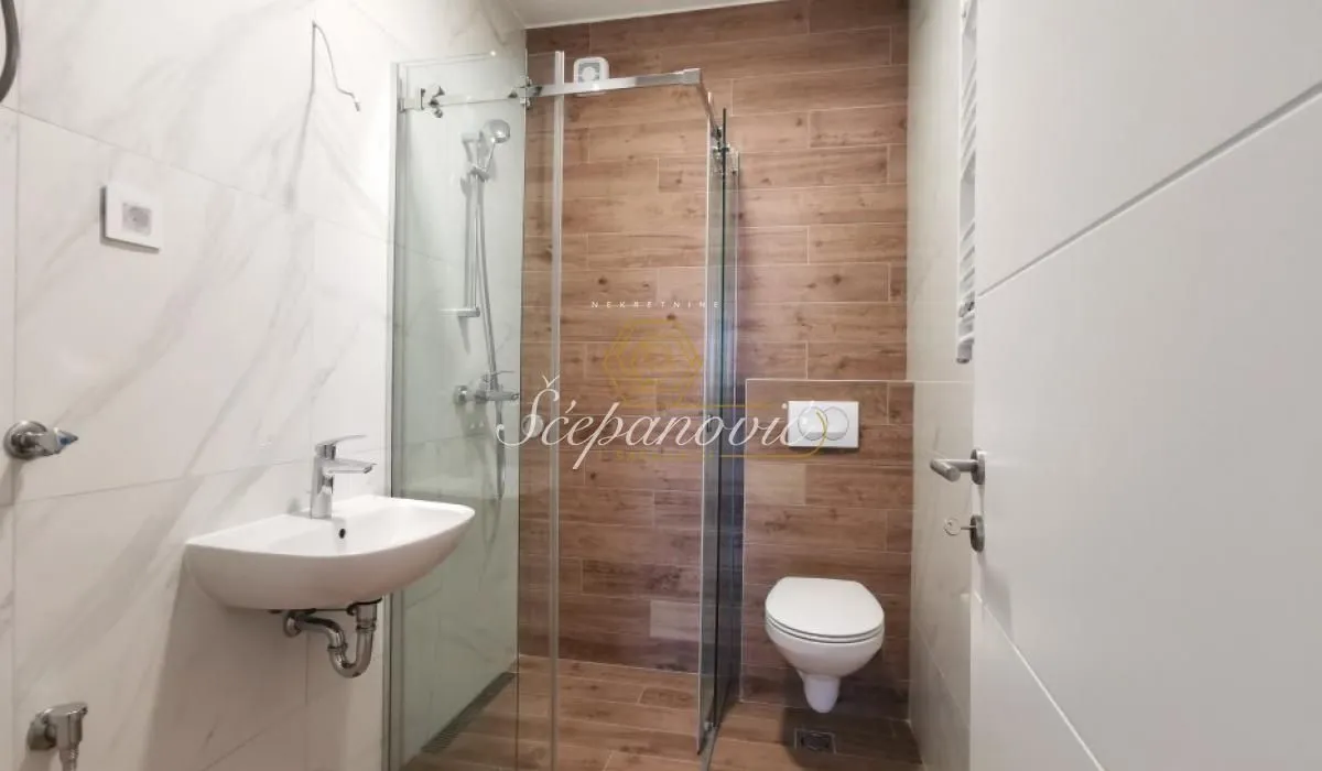 Prodaja, četvorosoban stan, 80m², Petrovaradin, Novi Sad