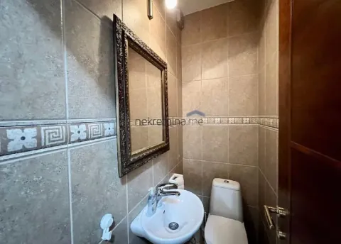 Prodaja, kuća, 200m², Gorica C, Podgorica - image 17