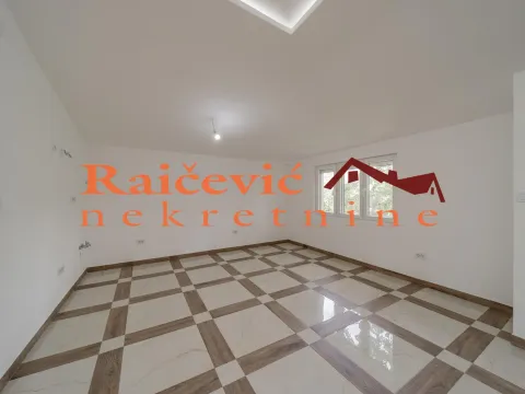 Prodaja, trosoban stan, 83m², Profesorska Kolonija, Palilula Sve Podlokacije - image 3