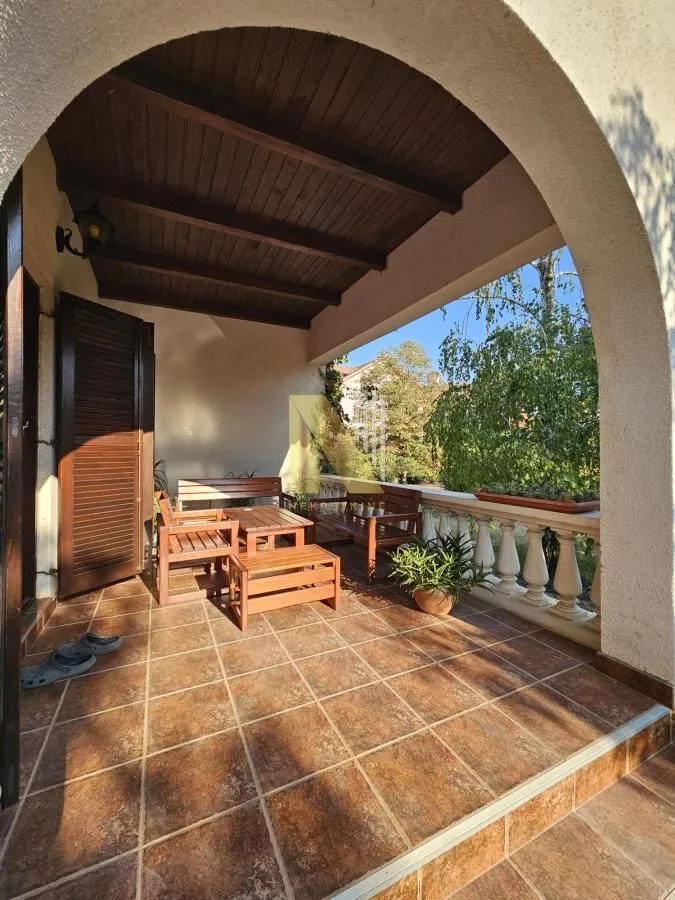 Prodaja, kuća, 331m², Veternik, Novi Sad Sve Podlokacije