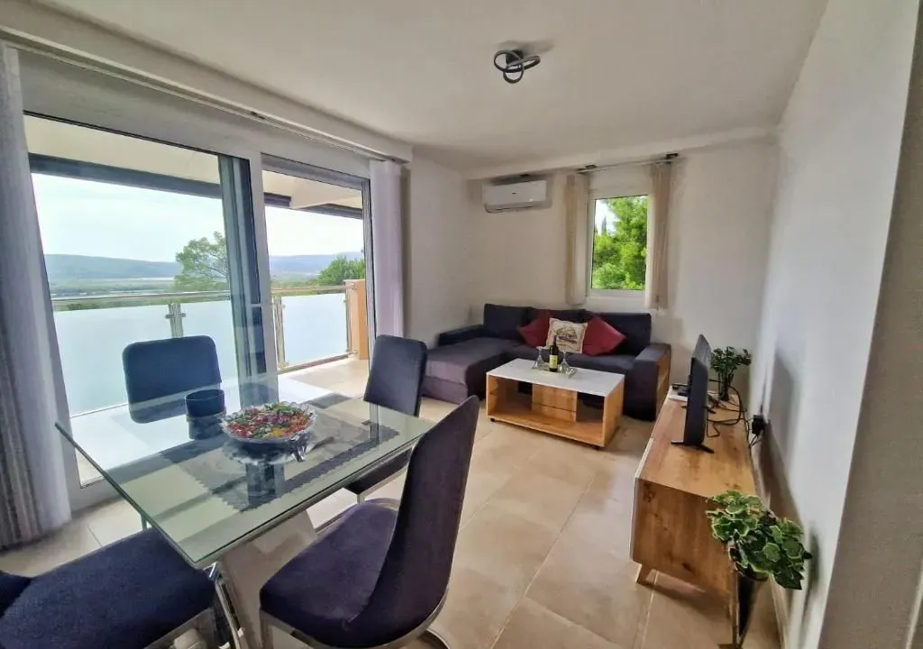 Rent, one bedroom apartment, 50m², Kavač, Kotor