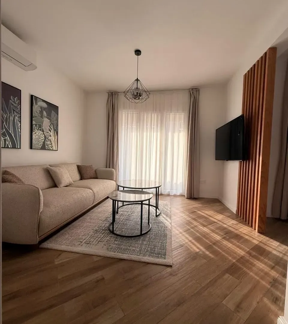 Izdavanje, dvosoban stan, 60m², Mažina, Tivat