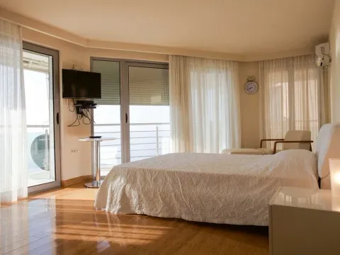 Prodaja, kuća, 212m², Budva, Crna Gora - image 11