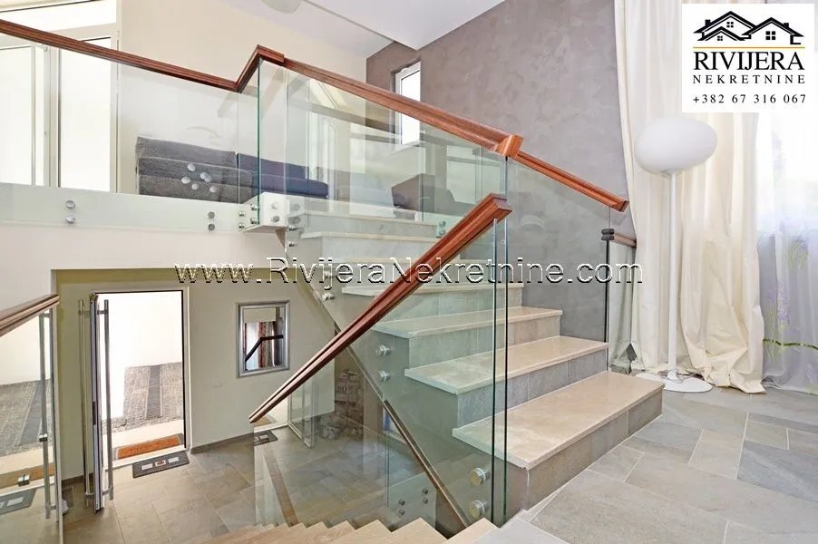 Prodaja, kuća, 285m², Njivice, Herceg Novi