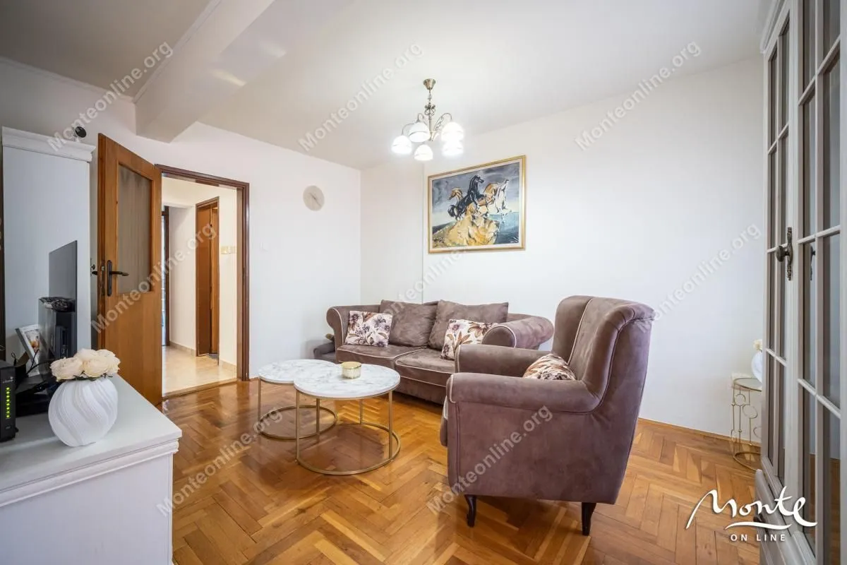 Sale, three bedroom apartment, 88m², Dobrota, Kotor